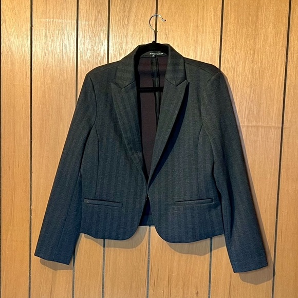 Amanda & Chelsea Jackets & Blazers - Amanda + Chelsea women’s large petite blazer with subtle detail